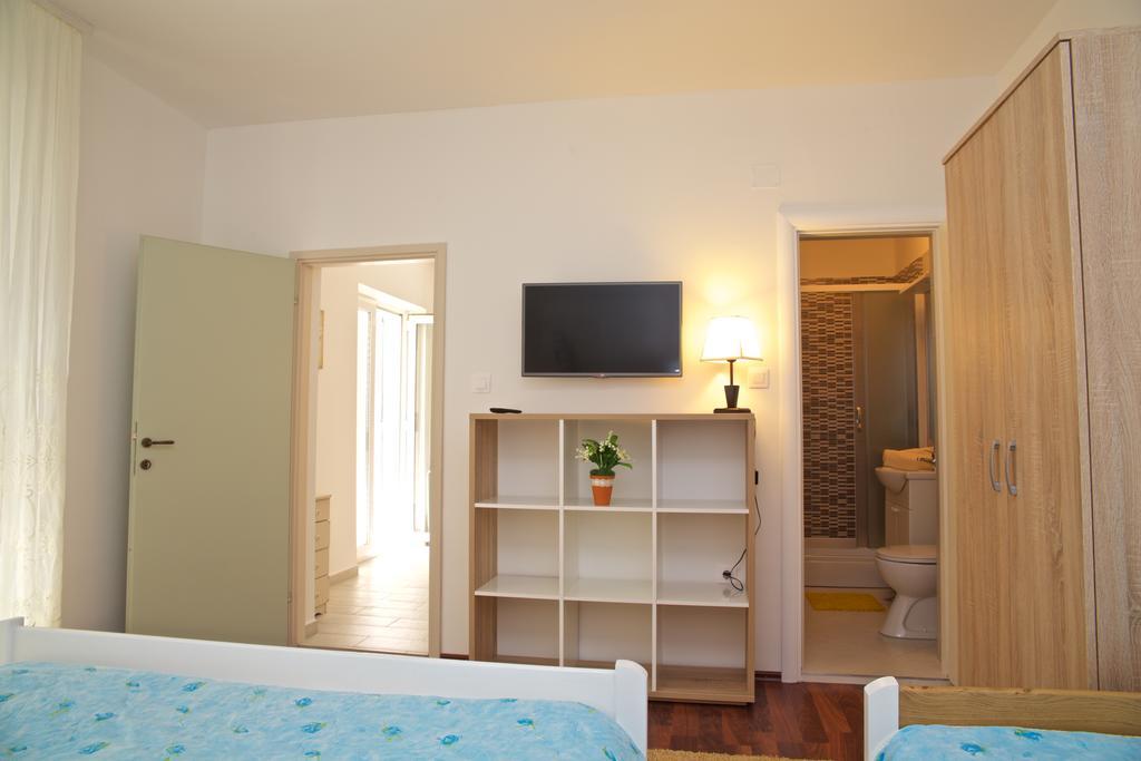 Antonija Apartments With Pool Биоград на Мору Екстериор снимка