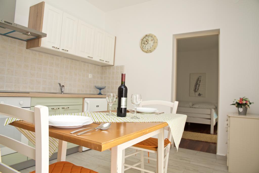 Antonija Apartments With Pool Биоград на Мору Екстериор снимка