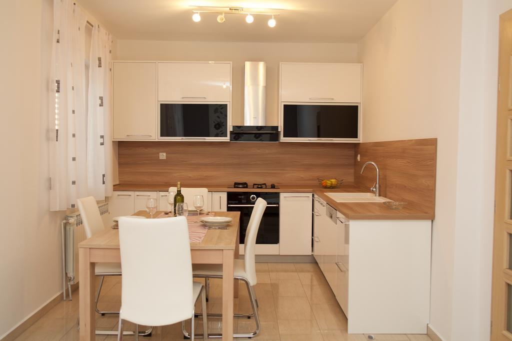 Antonija Apartments With Pool Биоград на Мору Екстериор снимка