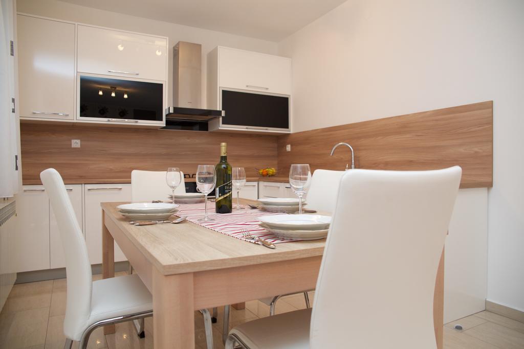 Antonija Apartments With Pool Биоград на Мору Екстериор снимка