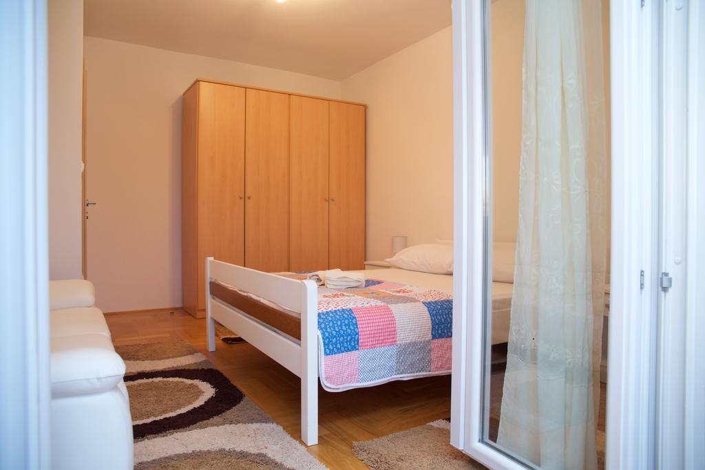 Antonija Apartments With Pool Биоград на Мору Екстериор снимка
