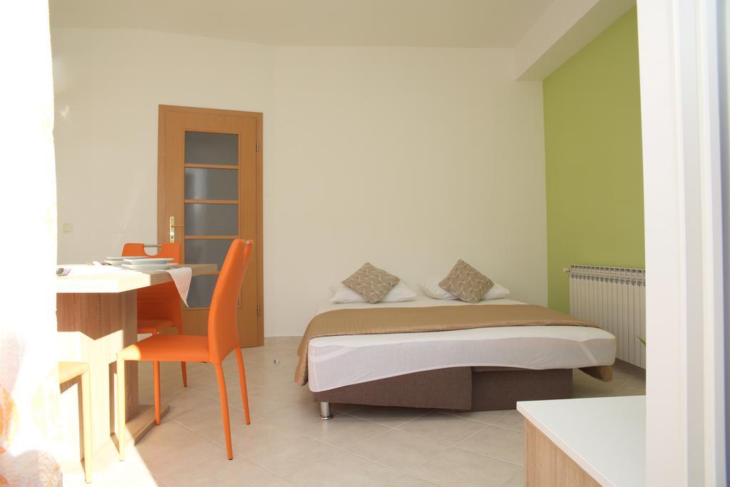 Antonija Apartments With Pool Биоград на Мору Екстериор снимка