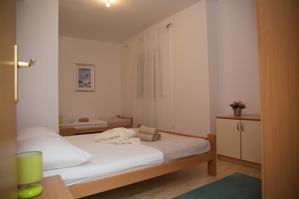 Antonija Apartments With Pool Биоград на Мору Екстериор снимка