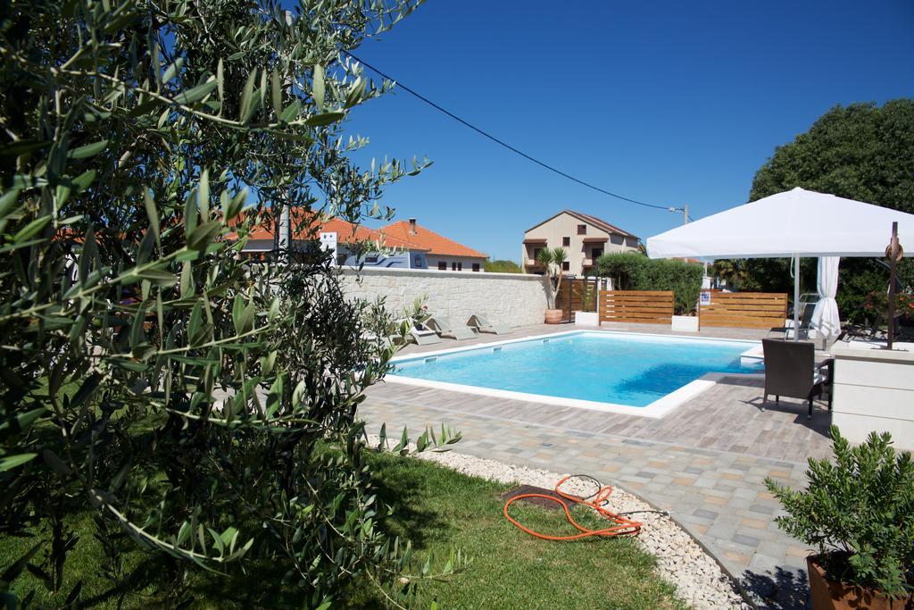Antonija Apartments With Pool Биоград на Мору Екстериор снимка