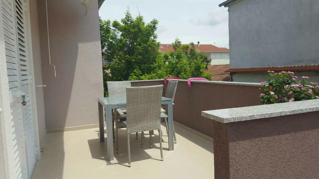 Antonija Apartments With Pool Биоград на Мору Екстериор снимка